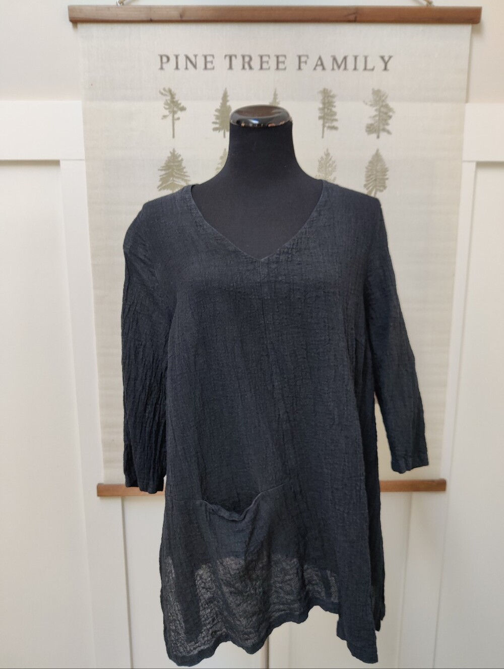 Q’NEEL Nordic Design Black Crinkle Gauze V-Neck Tunic Top - Size 16